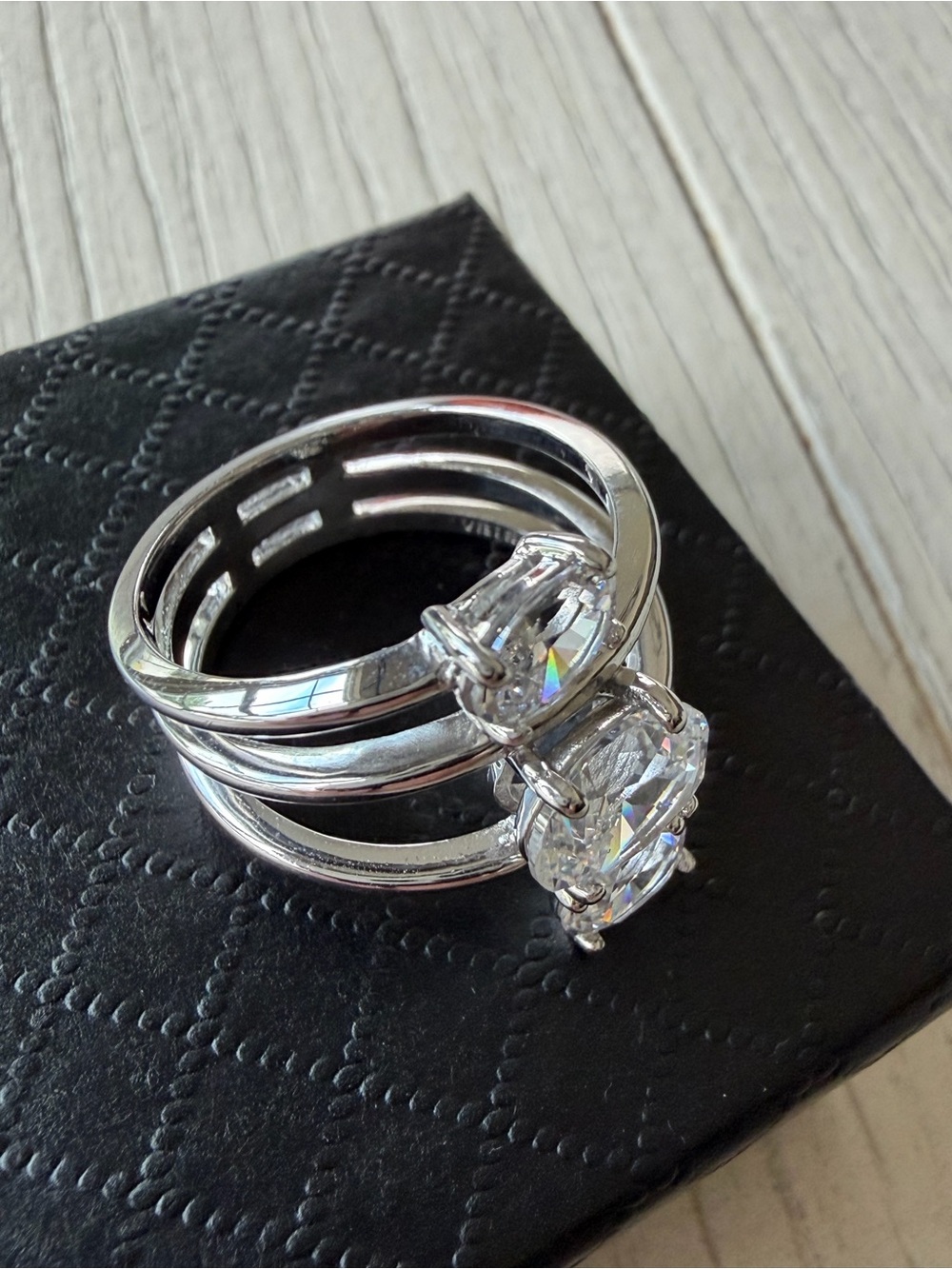 3 stone ring - Picture 7 of 9